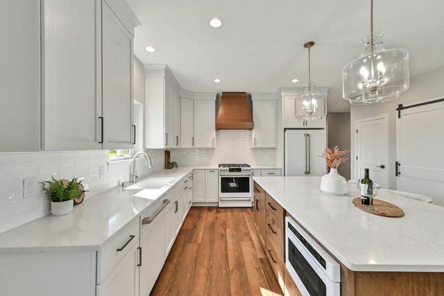 N66W34839 Baltic PASS, Oconomowoc, WI 53066