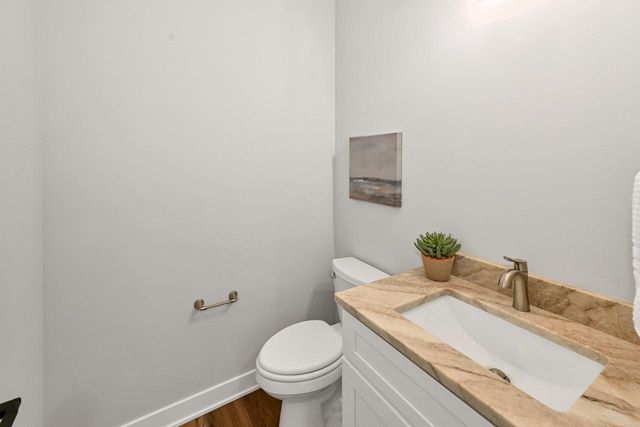 N66W34839 Baltic PASS, Oconomowoc, WI 53066
