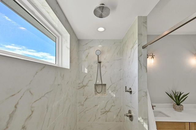 N66W34839 Baltic PASS, Oconomowoc, WI 53066