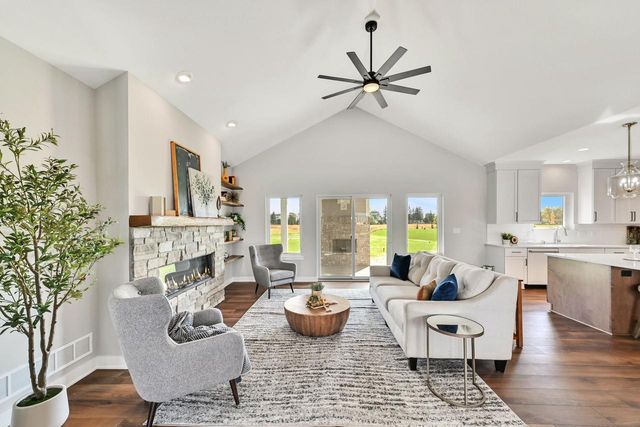 N66W34839 Baltic PASS, Oconomowoc, WI 53066