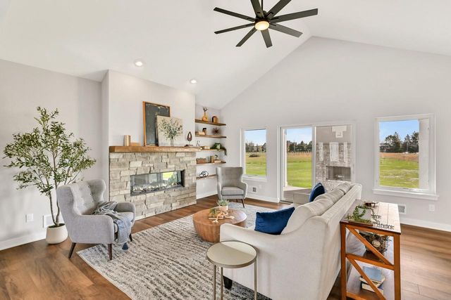 N66W34839 Baltic PASS, Oconomowoc, WI 53066