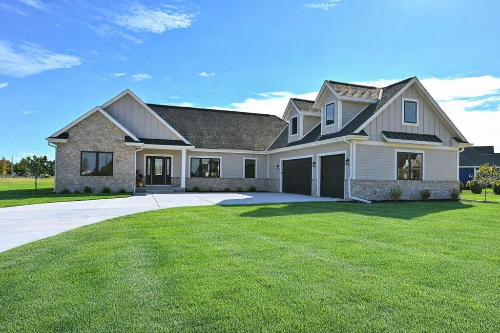 N66W34839 Baltic PASS, Oconomowoc, WI 53066