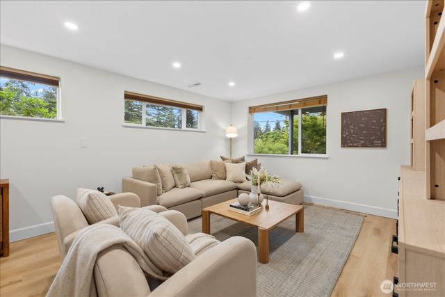 8104 Sierra Drive, Edmonds, WA 98026