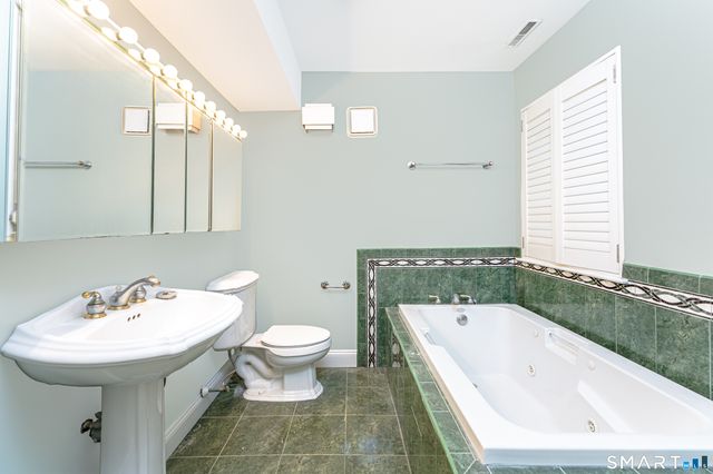 1 Mansfield Grove Road APT 103, East Haven, CT 06512