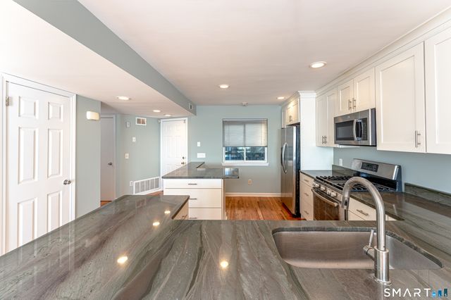 1 Mansfield Grove Road APT 103, East Haven, CT 06512