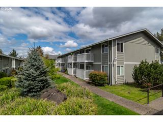 885 Ne SUNSET St 26, Roseburg, OR 97470