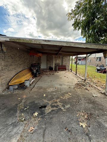 220 Austin Street, Angleton, TX 77515