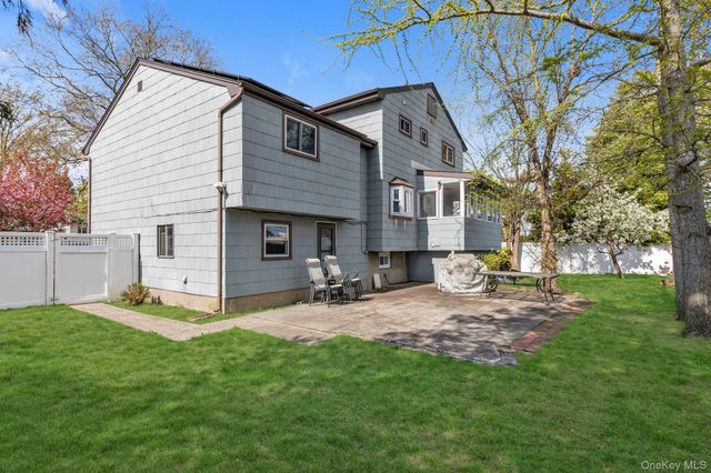 2038 Ripley Lane, Merrick, NY 11566