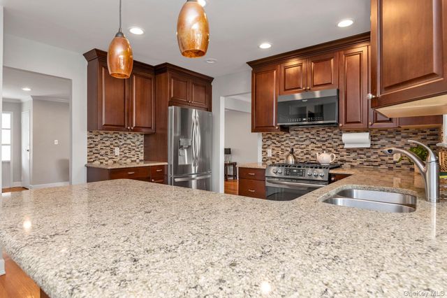 2038 Ripley Lane, Merrick, NY 11566