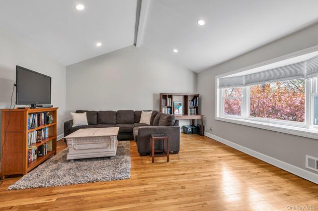 2038 Ripley Lane, Merrick, NY 11566