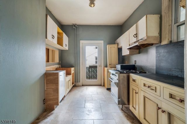 214 Angelique St, Weehawken Twp., NJ 07086