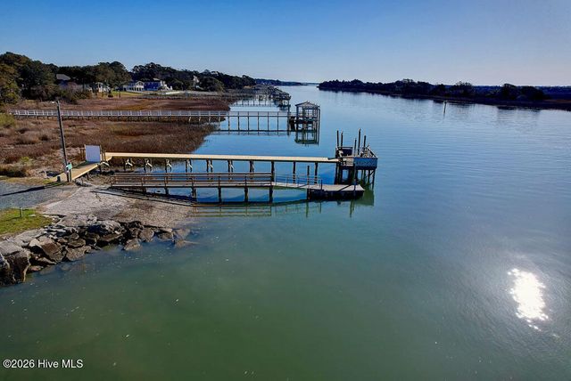 5427 Dove Drive SW, Ocean Isle Beach, NC 28469