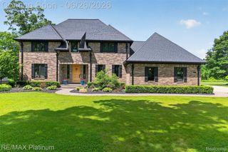 201 Mystic Meadows Court, Hartland Township, MI 48843