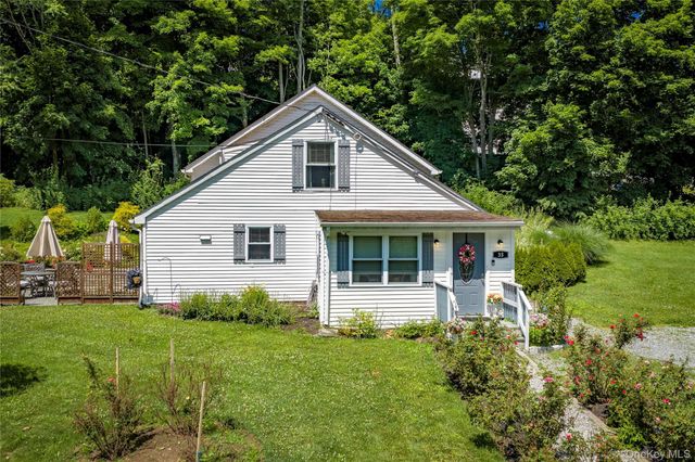 35 Gobblers Knob Road, Pawling, NY 12564