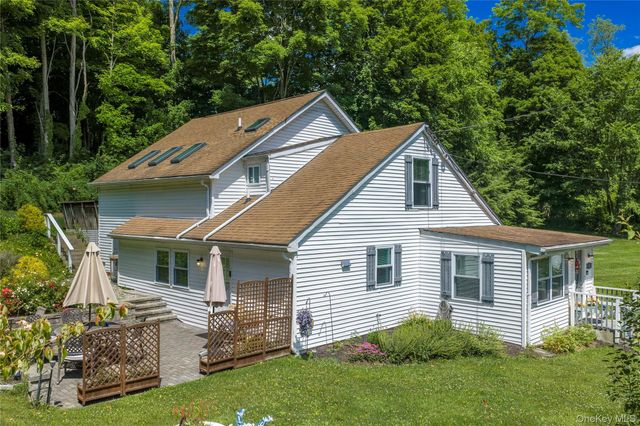 35 Gobblers Knob Road, Pawling, NY 12564