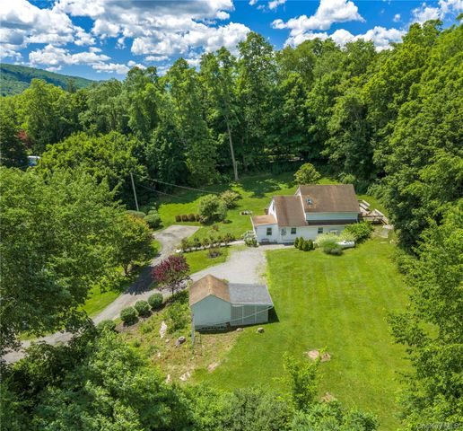35 Gobblers Knob Road, Pawling, NY 12564