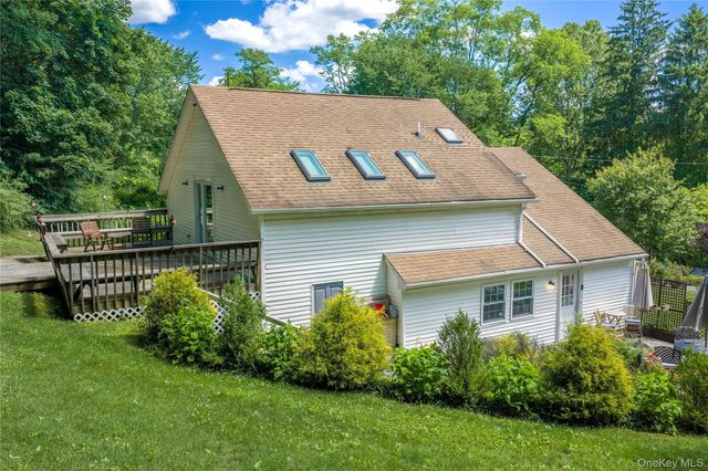 35 Gobblers Knob Road, Pawling, NY 12564