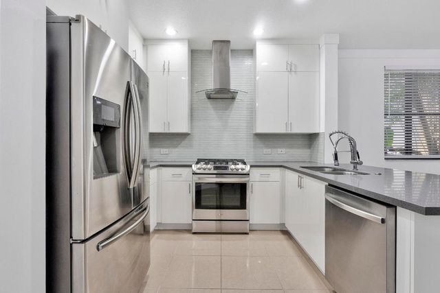 3020 NW 125th Avenue 223, Sunrise, FL 33323