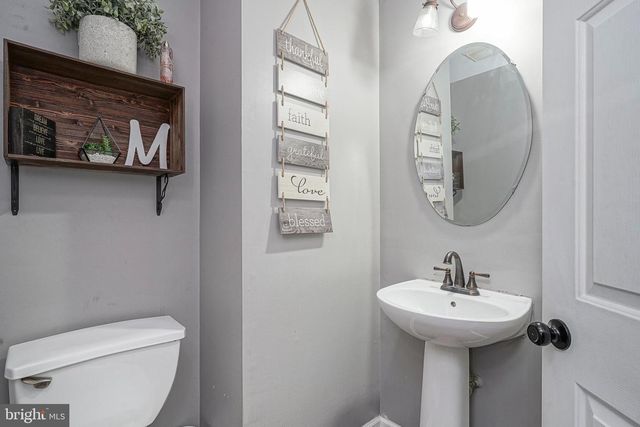 63 CHARLESTON DR, Sicklerville, NJ 08081