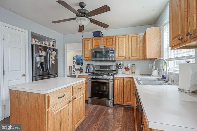 63 CHARLESTON DR, Sicklerville, NJ 08081