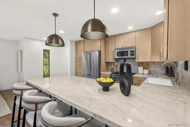 1733 Nautilus Street, La Jolla, CA 92037