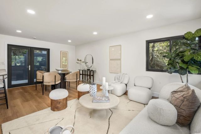 1733 Nautilus Street, La Jolla, CA 92037