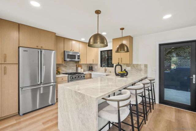 1733 Nautilus Street, La Jolla, CA 92037