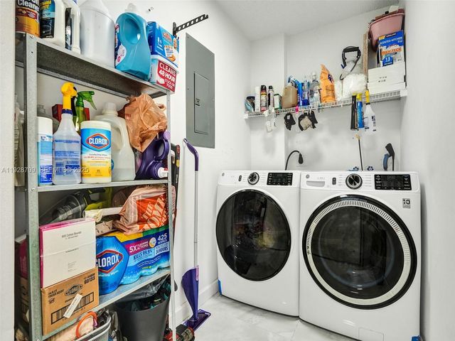 9470 Tangerine Pl 207, Davie, FL 33324