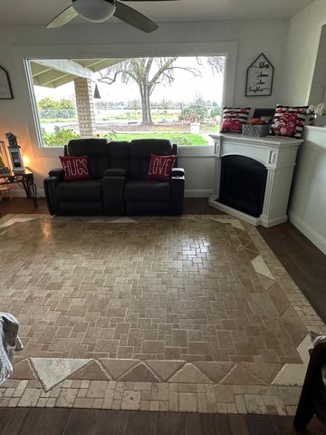 17366 E Belmont Avenue, Sanger, CA 93657