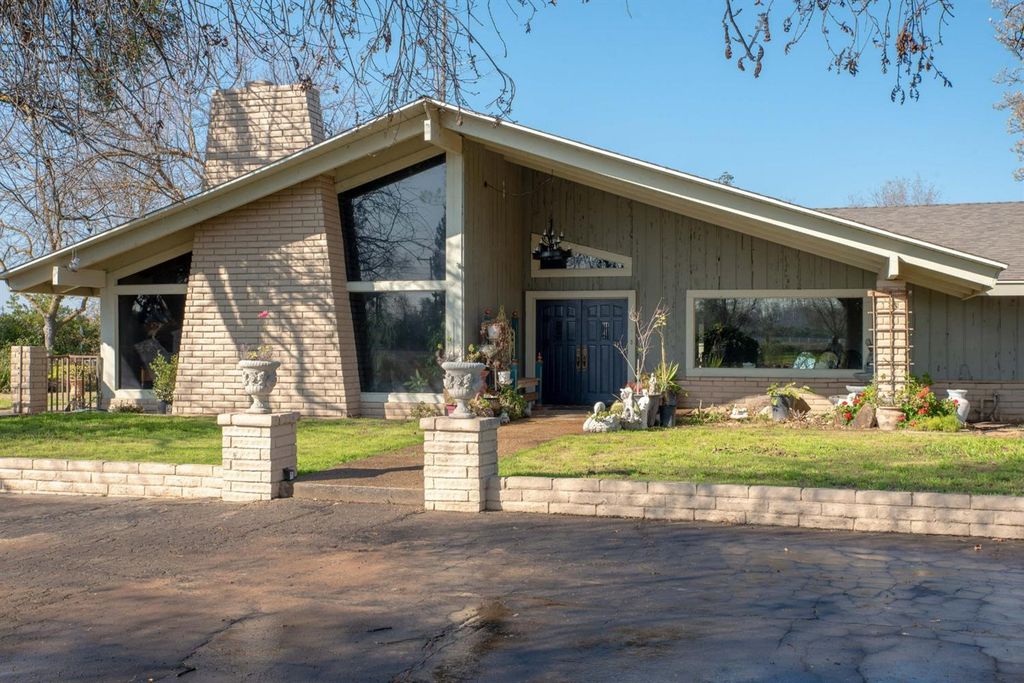 17366 E Belmont Avenue, Sanger, CA 93657