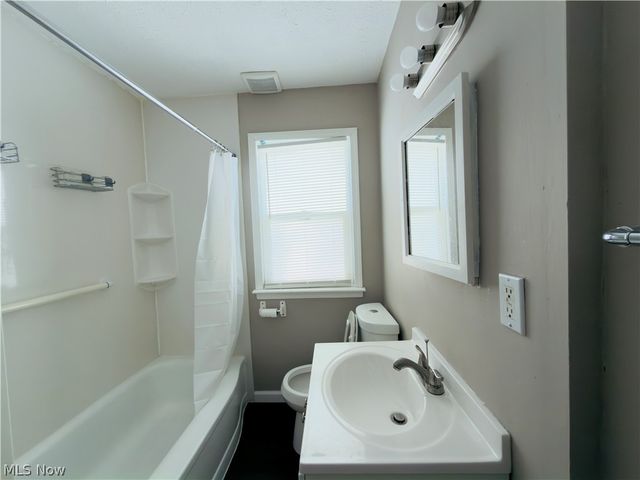 13009 Willard Avenue, Garfield Heights, OH 44125