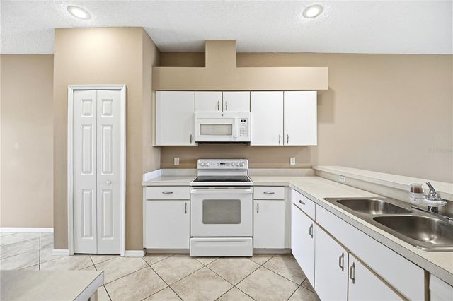 177 CLUB VILLAS LANE, Kissimmee, FL 34744