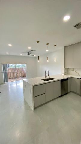 8261 NW 107th Ct 5-10, Doral, FL 33178