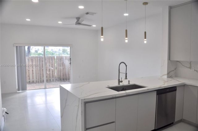 8261 NW 107th Ct 5-10, Doral, FL 33178