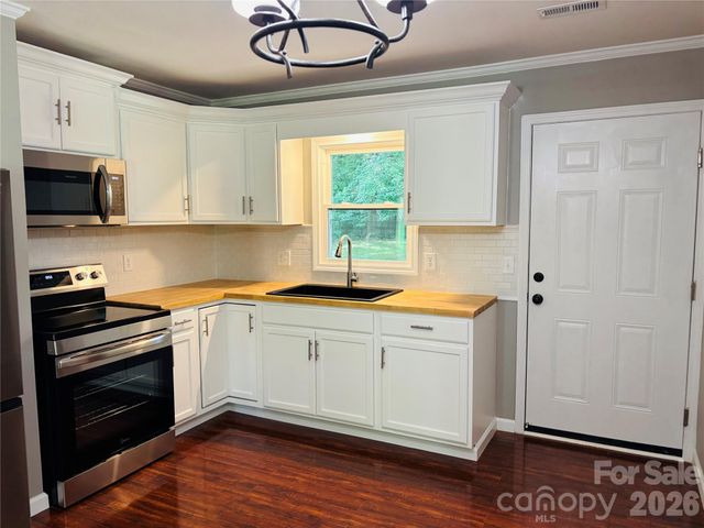 138 Oak Hill Drive, Forest City, NC 28043