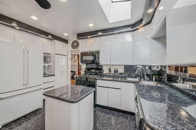 85-26 Palo Alto Street, Holliswood, NY 11423