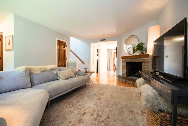 8213 Lake Street, River Forest, IL 60305