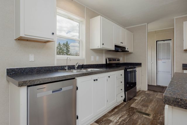 416 Bradford Road, Newport, NH 03773