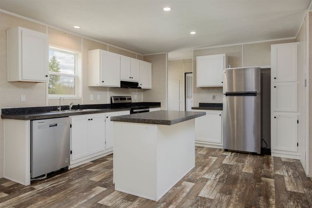416 Bradford Road, Newport, NH 03773
