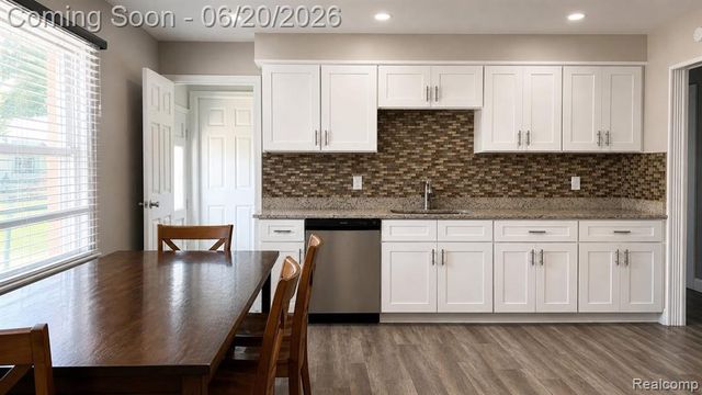 37542 Andrew Drive, Sterling Heights, MI 48312