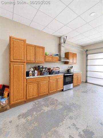 37542 Andrew Drive, Sterling Heights, MI 48312