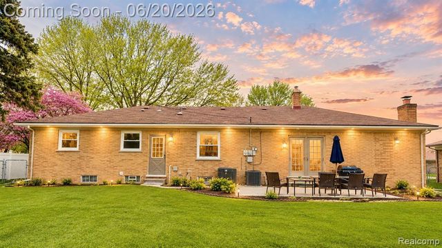 37542 Andrew Drive, Sterling Heights, MI 48312
