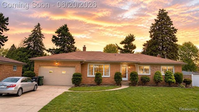 37542 Andrew Drive, Sterling Heights, MI 48312
