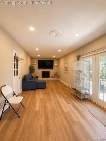 37542 Andrew Drive, Sterling Heights, MI 48312