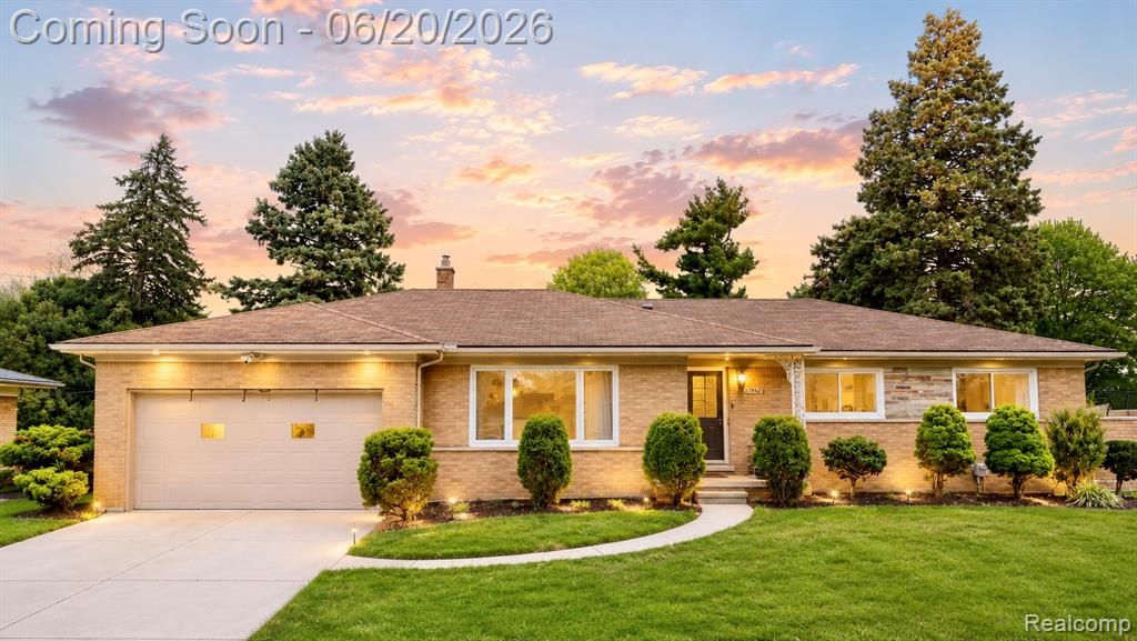 37542 Andrew Drive, Sterling Heights, MI 48312