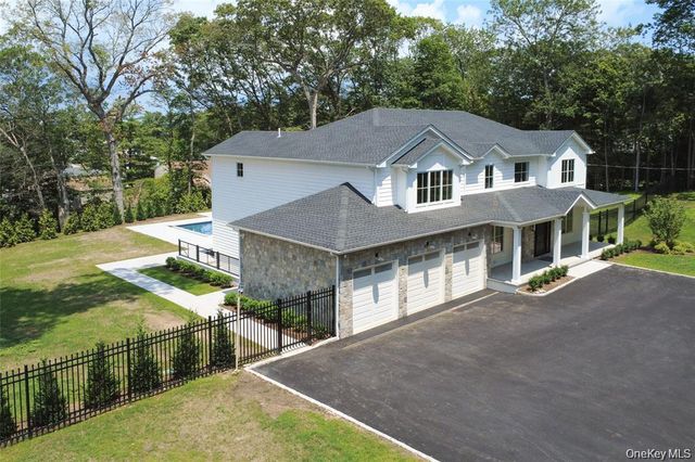 32 Pine Road, Syosset, NY 11791
