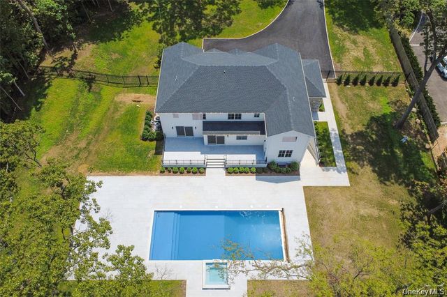 32 Pine Road, Syosset, NY 11791