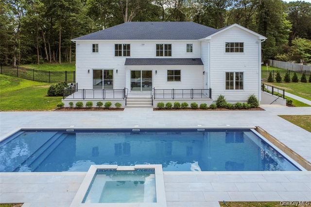 32 Pine Road, Syosset, NY 11791