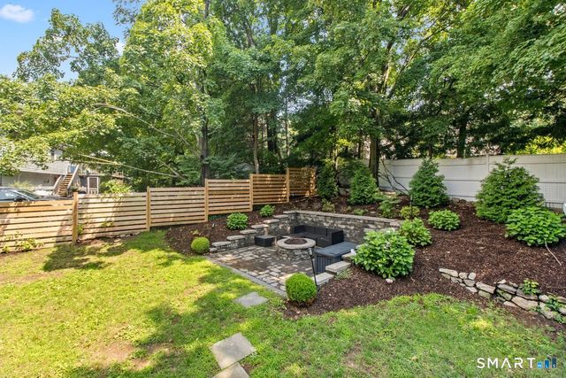 10 Grumman Avenue, Norwalk, CT 06851