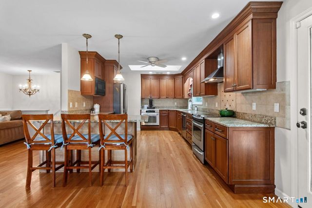 10 Grumman Avenue, Norwalk, CT 06851